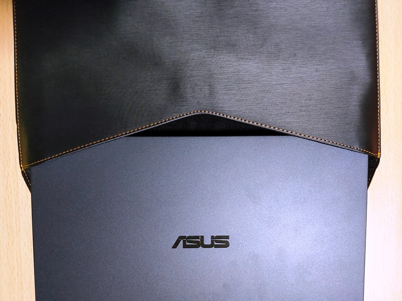 Asus ExpertBook B9 B9450FAケース本体収納