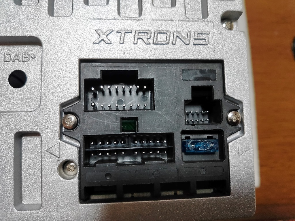 XTRONS Androidナビ TIB110L 接続部